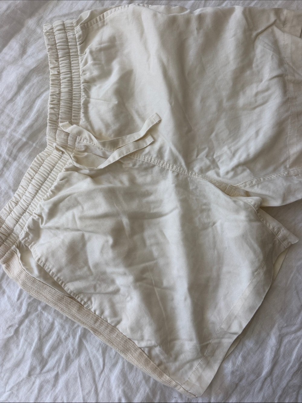New Venroy Cream men’s shorts linen
